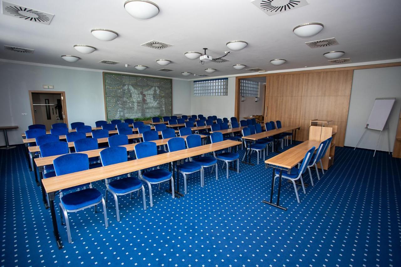 Hotel Grand Hradec Kralove Exterior photo