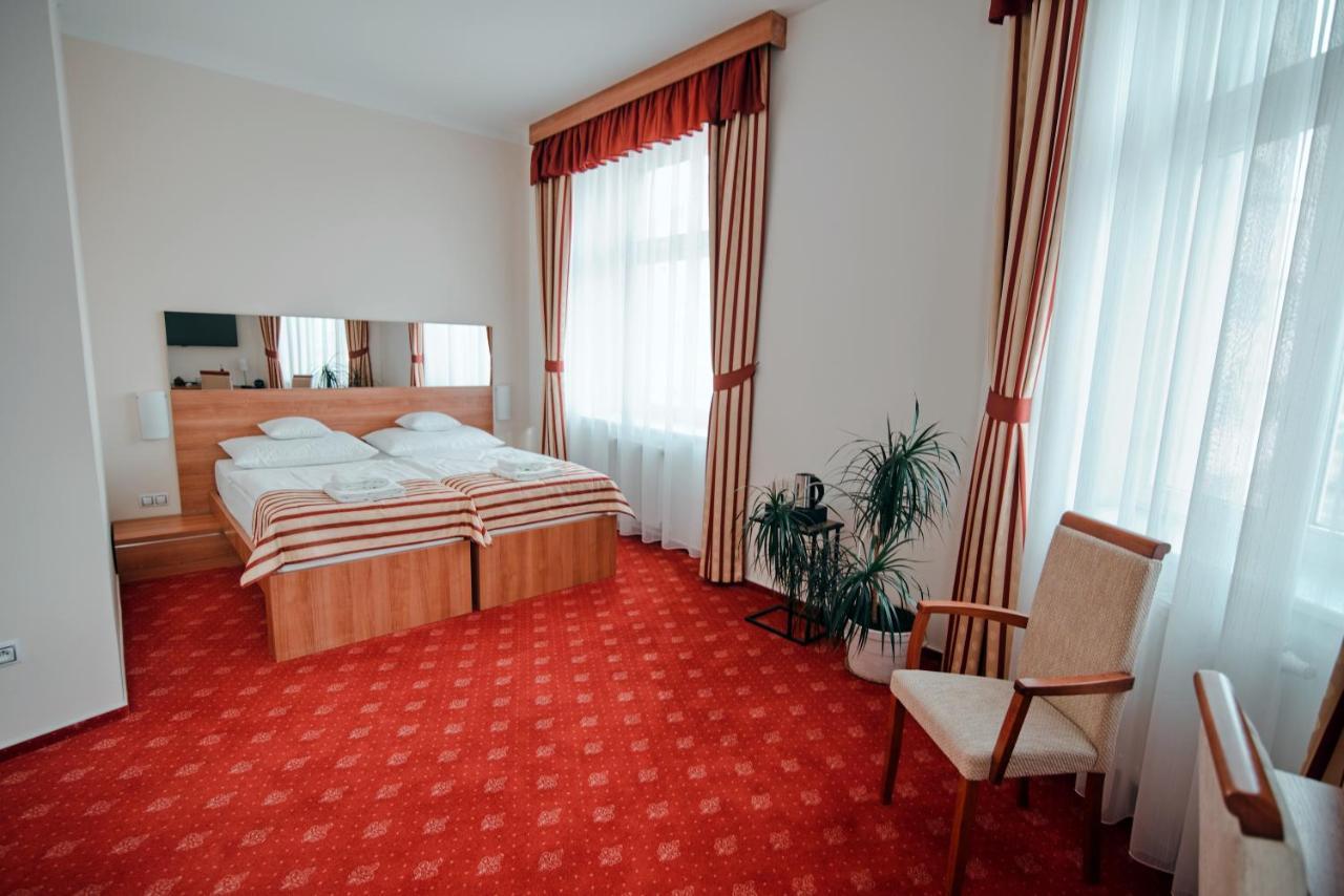 Hotel Grand Hradec Kralove Exterior photo