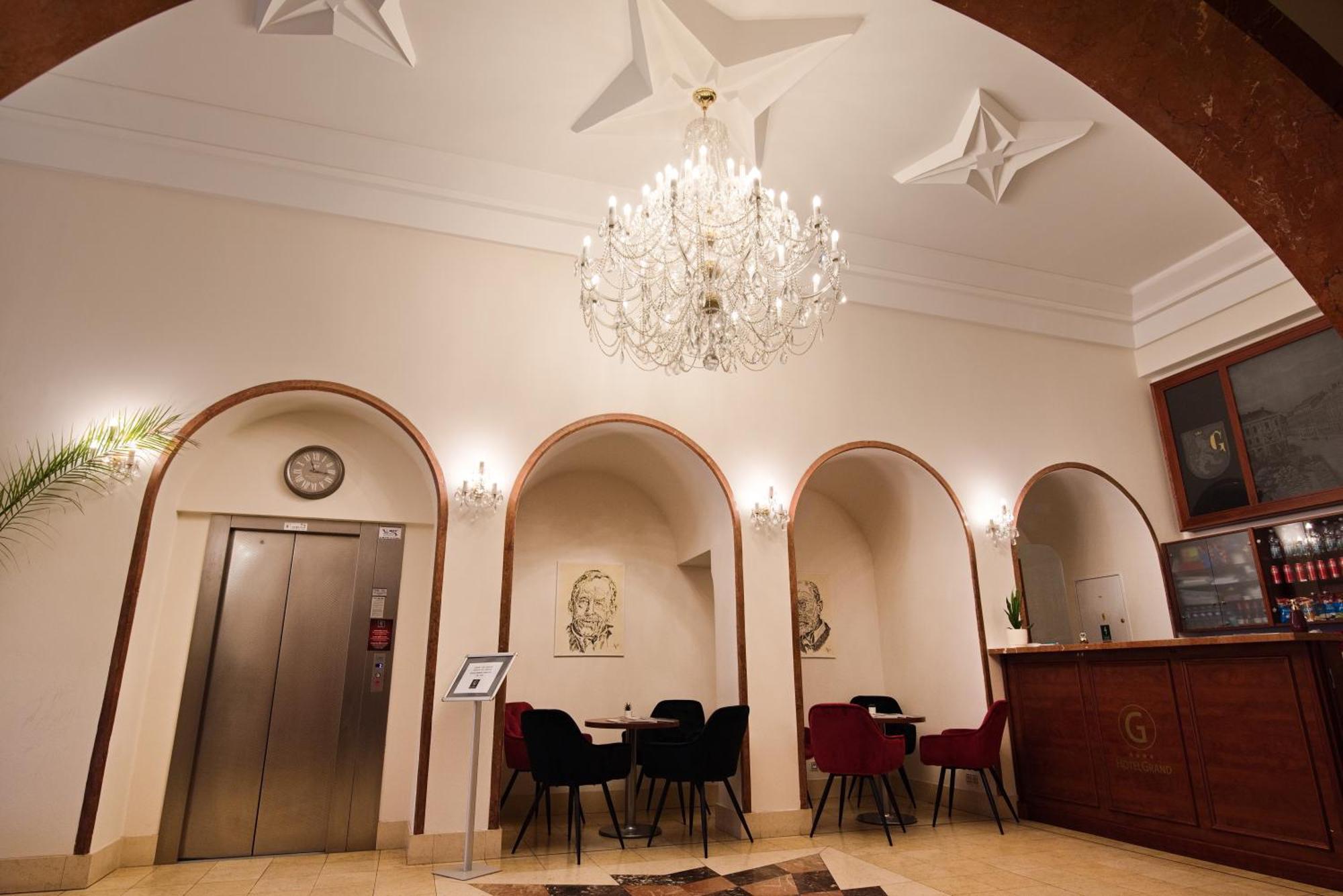 Hotel Grand Hradec Kralove Exterior photo