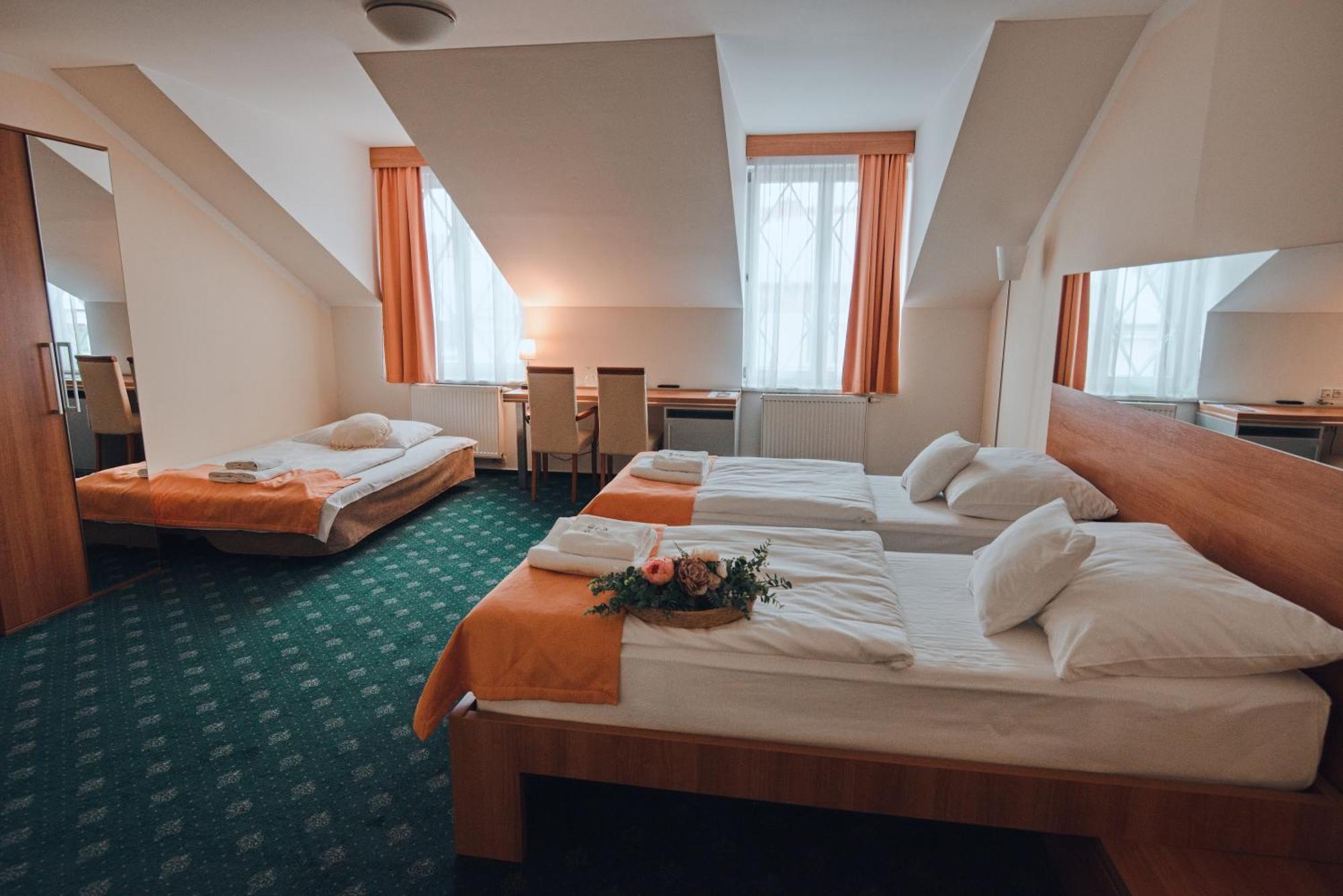 Hotel Grand Hradec Kralove Exterior photo
